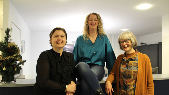 V.l.n.r. Rosalba Cannizzaro, Marieke Bouwmeester en pensionado Dicky van Ommeren