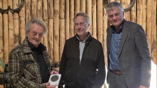 V.l.n.r. winnaar Cor van Oosterhoud, Gerard Buddingh en Jan Harder